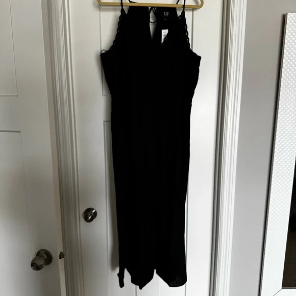 GAP Linen-Blend Embroidered Halter
Maxi Dress true black size XL NWT - Picture 4 of 10